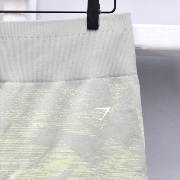 Gymshark Green Gray Athletic Adapt Ombre Seamless Shorts Size Large - Picture 3 of 4